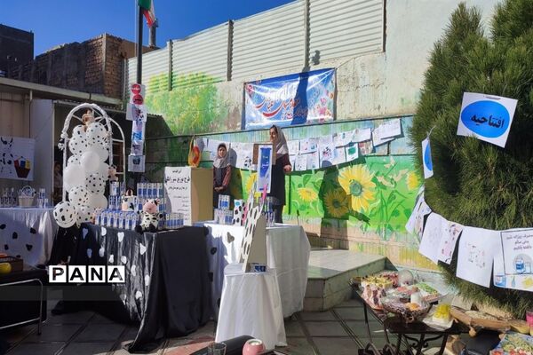 توضیع شیر رایگان در دبستان معراجی قوچان
