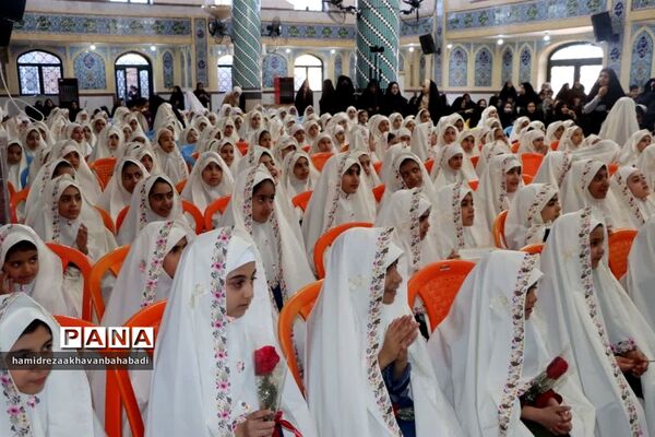 آیین جشن تکلیف ۲۰۰ دانش‌آموزان در بهاباد