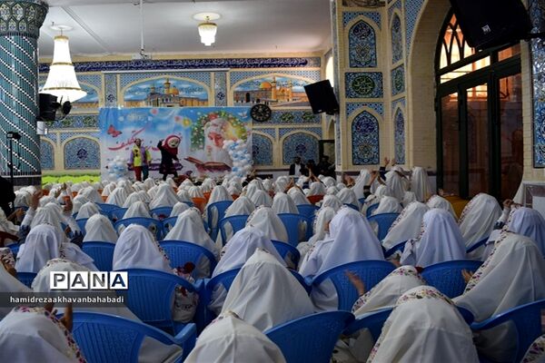 آیین جشن تکلیف ۲۰۰ دانش‌آموزان در بهاباد