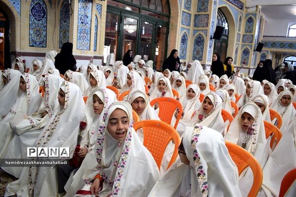 آیین جشن تکلیف ۲۰۰ دانش‌آموزان در بهاباد