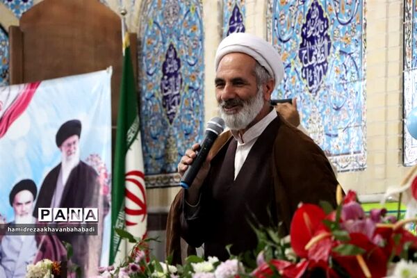 آیین جشن تکلیف ۲۰۰ دانش‌آموزان در بهاباد