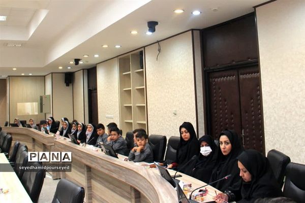 تجلیل از برگزیدگان مسابقه نشریه‌نگاری در حوزه دانش‌آموزی ابرکوه