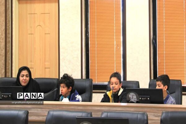 تجلیل از برگزیدگان مسابقه نشریه‌نگاری در حوزه دانش‌آموزی ابرکوه