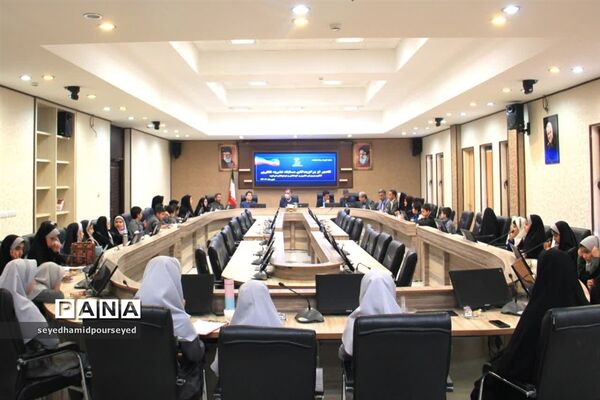 تجلیل از برگزیدگان مسابقه نشریه‌نگاری در حوزه دانش‌آموزی ابرکوه