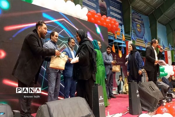 تقدیر از مادران قهرمان و مربیان ورزشی