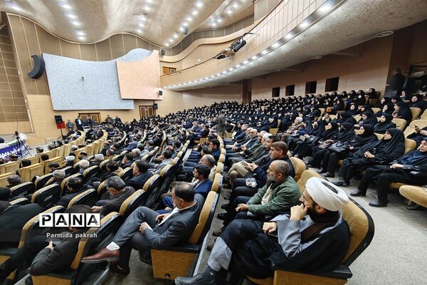 نشست صمیمی استاندار با مدیران مدارس استان کرمانشاه