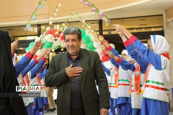 نشست صمیمی استاندار با مدیران مدارس استان کرمانشاه