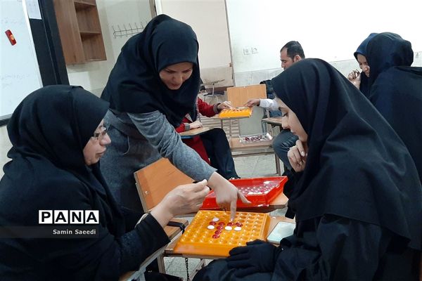 برگزاری دوره آموزشی بازی های فکری رویش ویژه فرهنگیان ناحیه ۳ شیراز