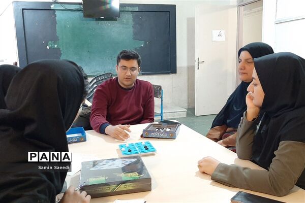 برگزاری دوره آموزشی بازی های فکری رویش ویژه فرهنگیان ناحیه ۳ شیراز