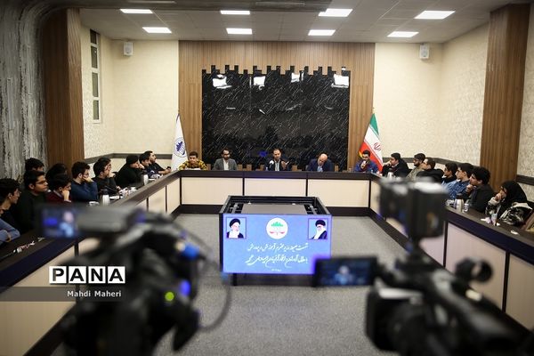 نشست صمیمی وزیر آموزش‌وپرورش با مدال‌آوران المپیادهای علمی