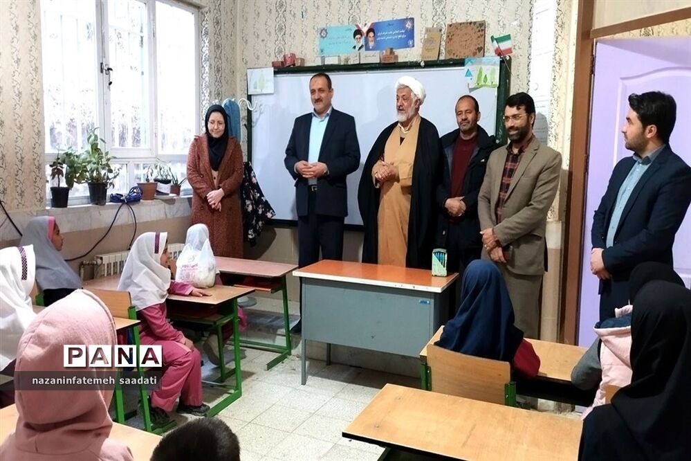 حضورخیرین موسسه محبان الزهرا(س) مشهد مقدس در جمع دانش‌آموزان روستای چرم کهن شهرستان کلات
