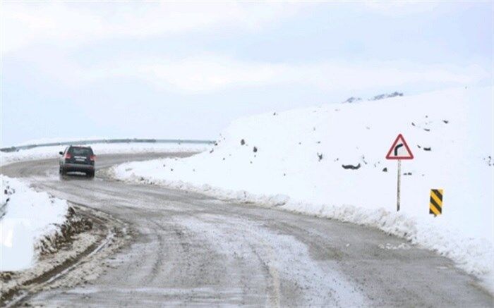 بارش برف و باران در جاده‌های ۱۱ استان