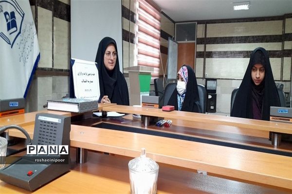 جلسه توجیهی فرآیند مدرسه انقلاب و برپایی نمایشگاه در شهرستان فیروزکوه