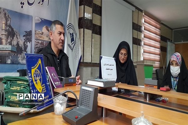 جلسه توجیهی فرآیند مدرسه انقلاب و برپایی نمایشگاه در شهرستان فیروزکوه