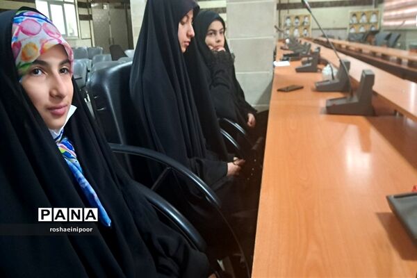 جلسه توجیهی فرآیند مدرسه انقلاب و برپایی نمایشگاه در شهرستان فیروزکوه