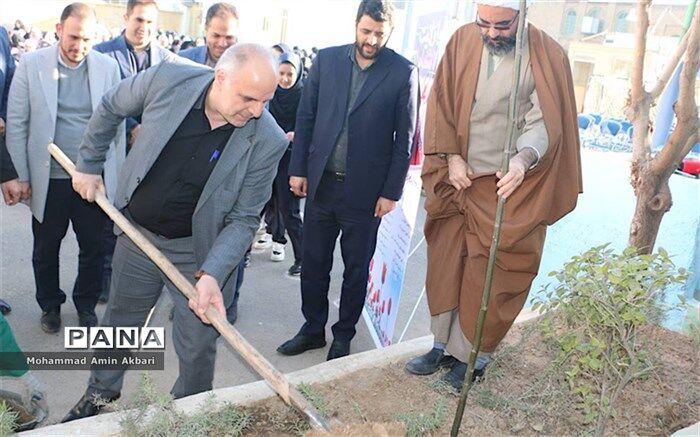 بازدید از اجرای طرح شهید مرادی با رویکرد پویش ایران سرسبز در دبستان ساجدین ناحیه یک شهرری /فیلم