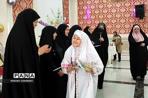 جشن تکلیف دانش‌آموزان دبستان عطر کوثر شهرستان پردیس