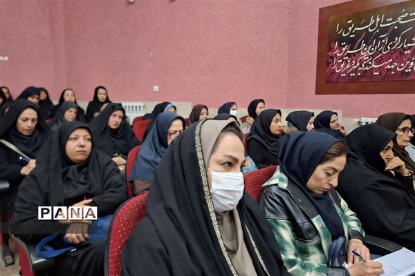 کارگاه آموزشی توجیهی رابطین المپیاد رویش در ناحیه یک شیراز