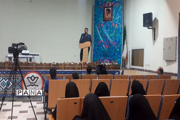 برگزاری کارگاه توانمندی سرود وتئاتر در ابرکوه