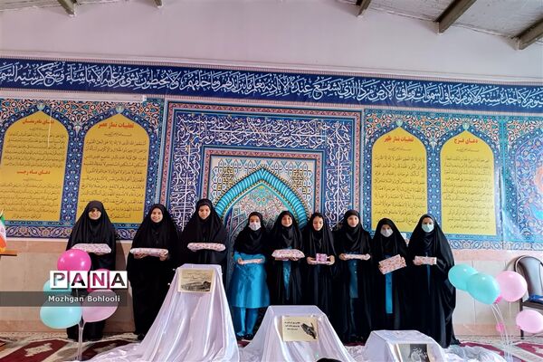 تقدیر از فعالان نماز جماعت دبیرستان دخترانه رضوانه شاهبیکی