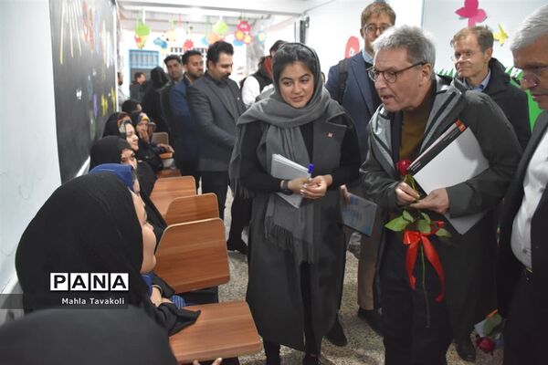 بازدید سفیران کشورهای نروژ و دانمارک از دبستان عرش ناحیه یک مشهد