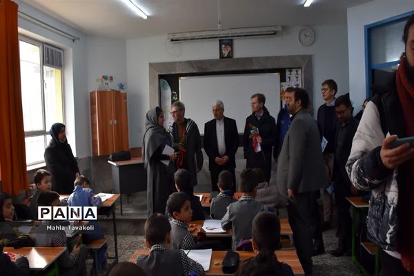 بازدید سفیران کشورهای نروژ و دانمارک از دبستان عرش ناحیه یک مشهد