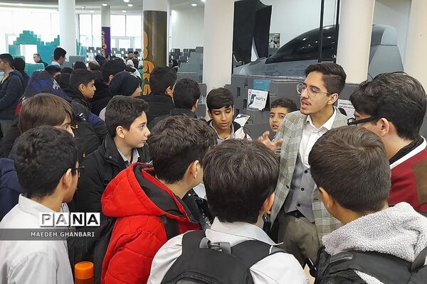 افتتاحیه نمایشگاه دستاوردهای پژوهشی دانش‌آموزی مدارس غیردولتی و هیئت امنایی در پارک فناوری پردیس