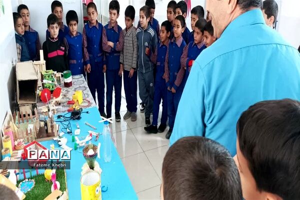 برگزاری نمایشگاه دست‌سازه‌ها و کاردستی در دبستان شهید محلاتی مهریز