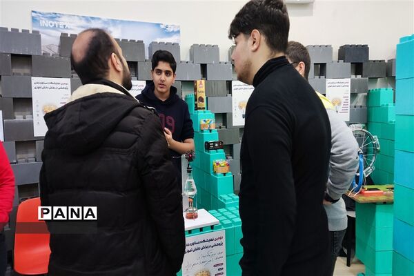بازدید دانش‌آموزان شهرستان قدس از دومین نمایشگاه دستاوردهای پژوهشی در بخش دانش‌آموزی  پارک فناوری پردیس