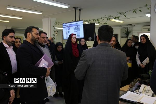 بازدید مأمورین و رابطین سازمان دانش‌آموزی شهرستان‌های استان تهران از تحریریه خبرگزاری پانا