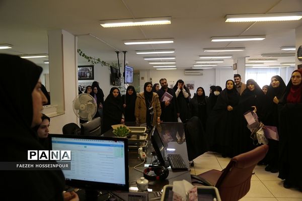 بازدید مأمورین و رابطین سازمان دانش‌آموزی شهرستان‌های استان تهران از تحریریه خبرگزاری پانا