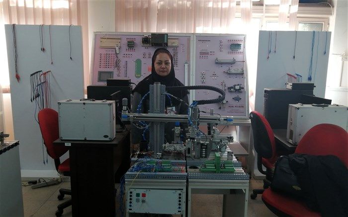 دبیر فیزیک شهرستان ملارد منتخب کنگره ملی بانوان تاثیرگذار فیزیک ایران شد