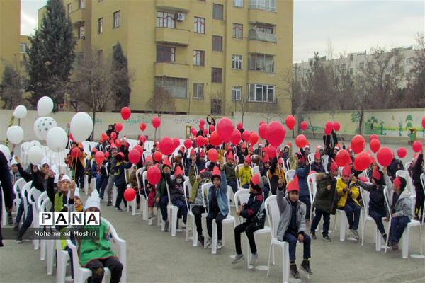 نمایشگاه  روز ملی هوای پاک در دبستان گلستان مشهد