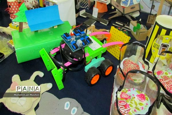 نمایشگاه  روز ملی هوای پاک در دبستان گلستان مشهد