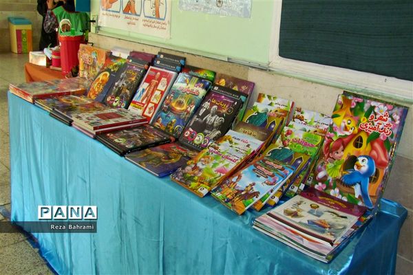 نمایشگاه  روز ملی هوای پاک در دبستان گلستان مشهد