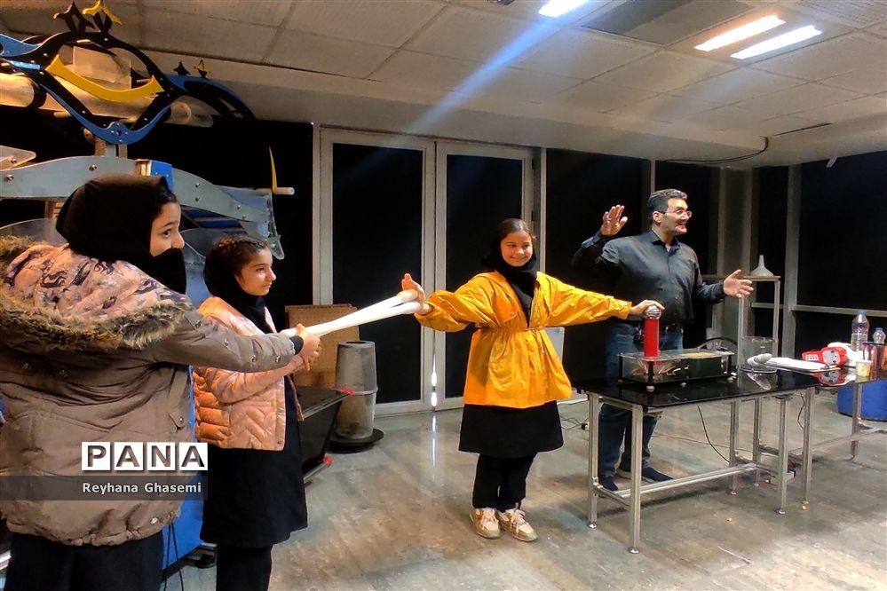 اردوی راهیان پیشرفت دانش‌آموزان دبیرستان فرزانگان استعداد درخشان ملارد به پارک علم و فناوری پردیس