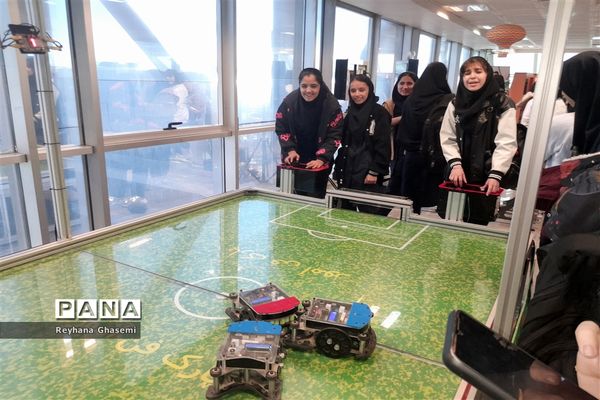 اردوی راهیان پیشرفت دانش‌آموزان دبیرستان فرزانگان استعداد درخشان ملارد به پارک علم و فناوری پردیس