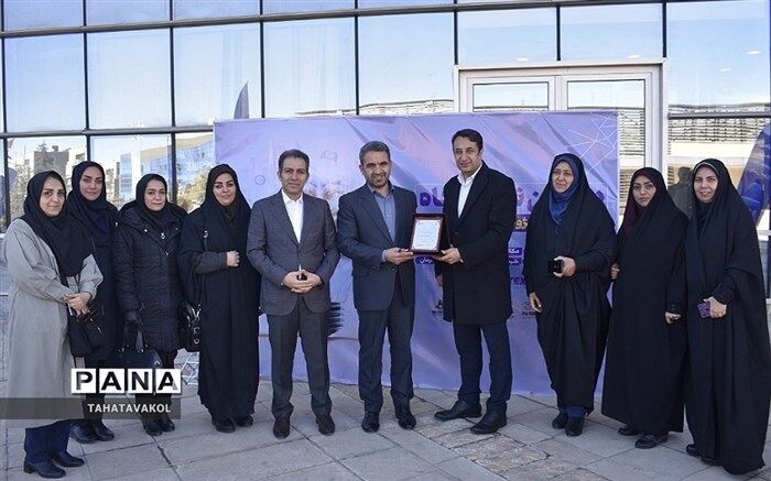 اختتامیه ‌نمایشگاه دستاوردهای پژوهشی ‌‌مدارس غیردولتی در پارک فناوری ‌پردیس‌/ فیلم