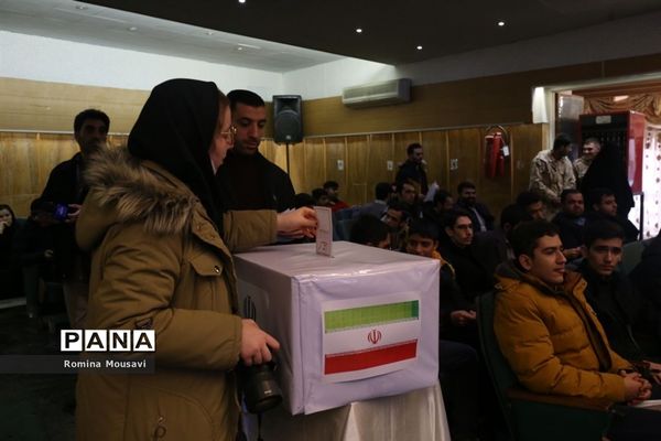 اختتامیه جشنواره فعالان فضای مجازی و تجلیل از برگزیدگان کنگره ملی 10 هزار شهید