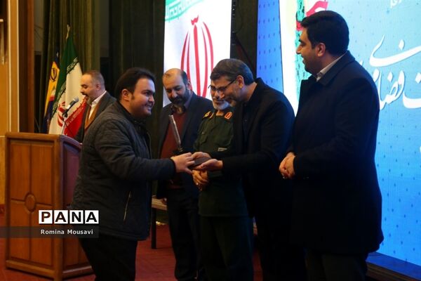 اختتامیه جشنواره فعالان فضای مجازی و تجلیل از برگزیدگان کنگره ملی 10 هزار شهید