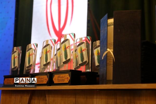 اختتامیه جشنواره فعالان فضای مجازی و تجلیل از برگزیدگان کنگره ملی 10 هزار شهید