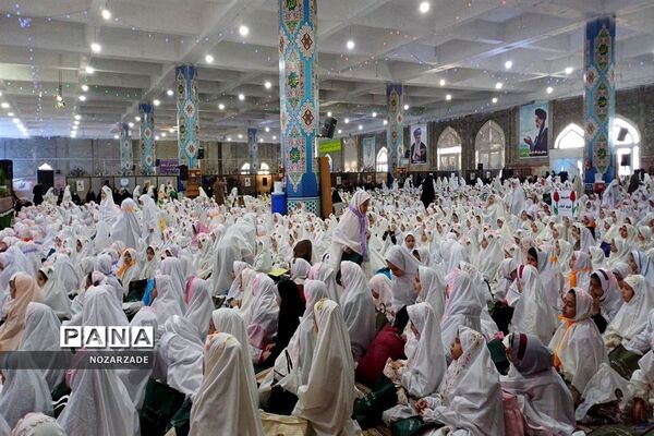 جشن تکلیف و بندگی نوگلان با حضور عمو غزالی در دبستان جامعه القرآن کاشان