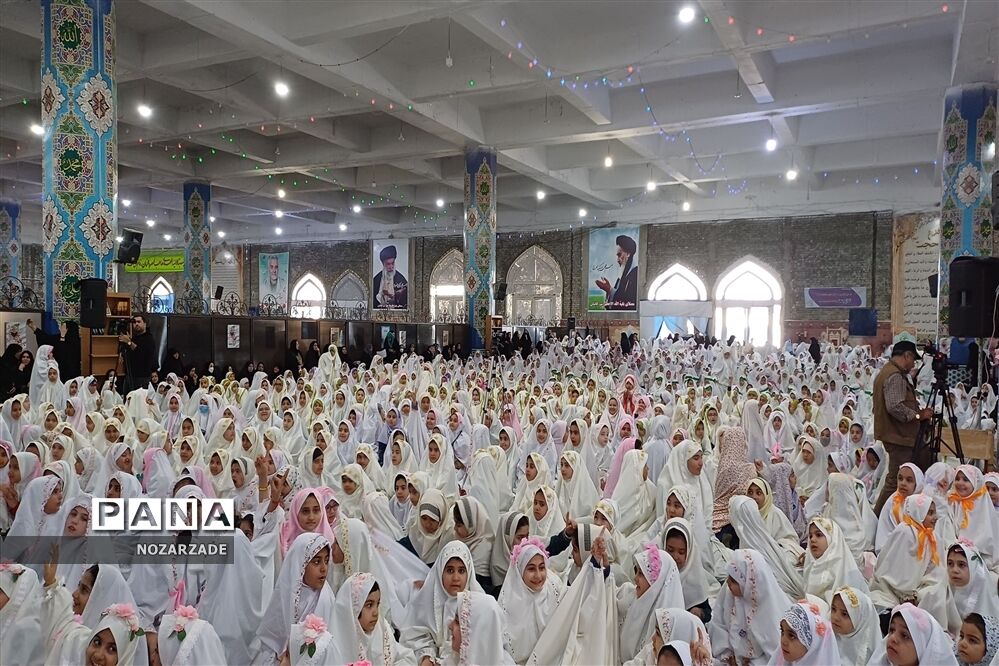 جشن تکلیف و بندگی نوگلان با حضور عمو غزالی در دبستان جامعه القرآن کاشان