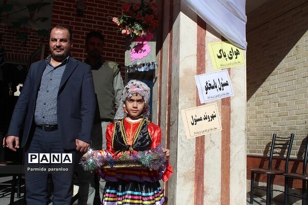 نواختن زنگ هوای پاک در مدرسه نبی‌اکرم یک بهارستان2