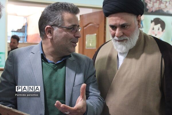 نواختن زنگ هوای پاک در مدرسه نبی‌اکرم یک بهارستان2