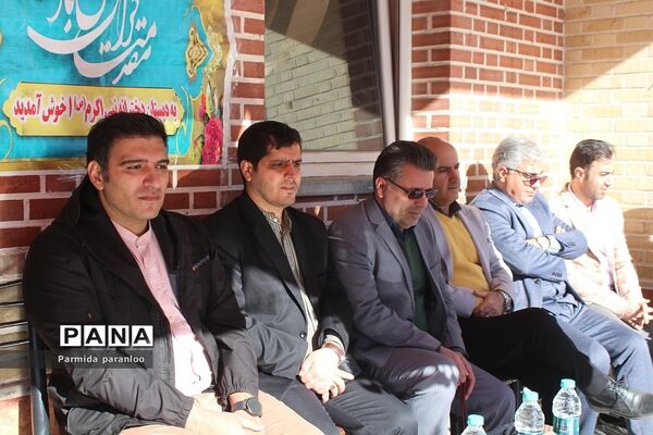 نواختن زنگ هوای پاک در مدرسه نبی‌اکرم یک بهارستان2