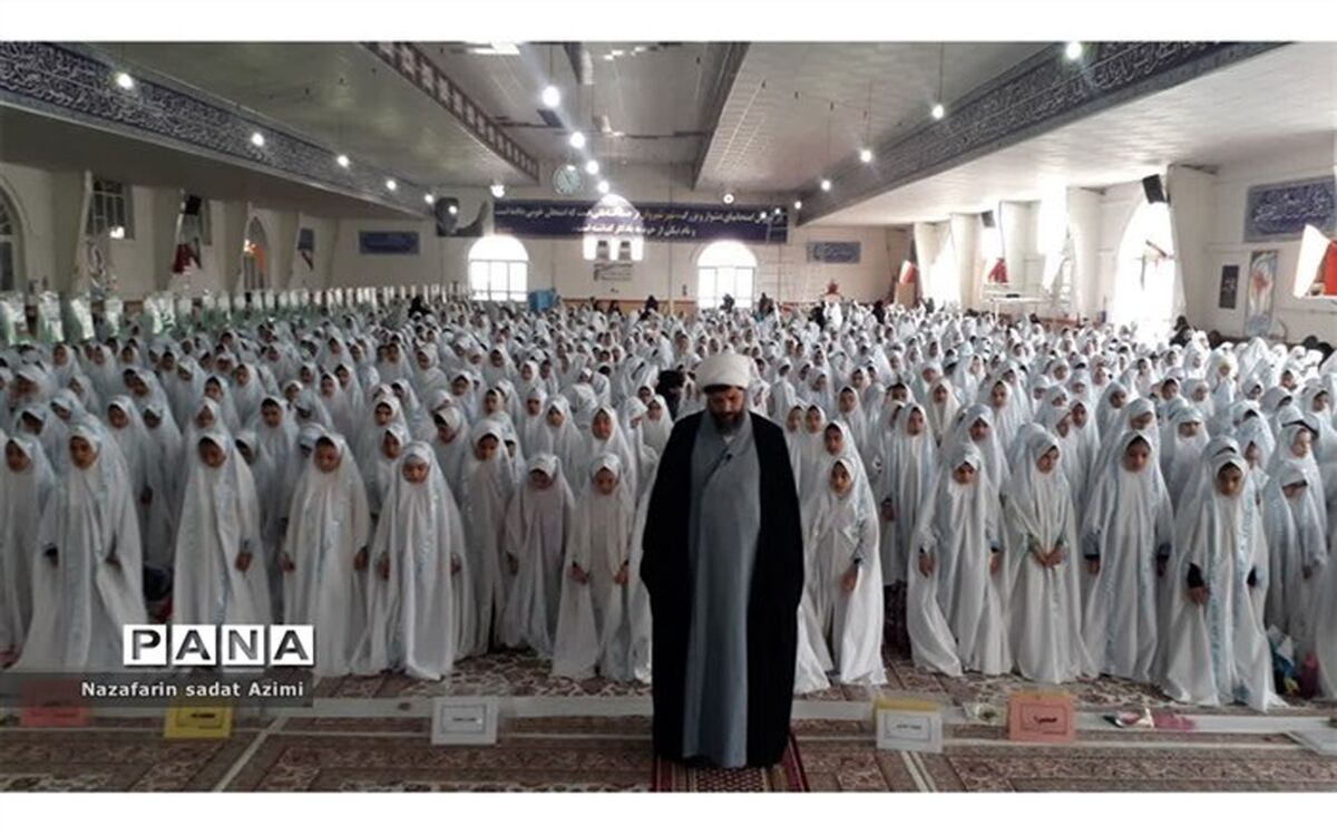 جشن عبادت دانش‌آموزان کلاس سومی شهرستان شیروان‌/ فیلم