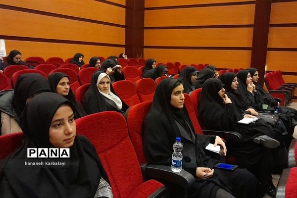 نشست توجیهی لیگ جت و افزایش سواد رسانه‌ای کادر مدارس دولتی ناحیه دو بهارستان