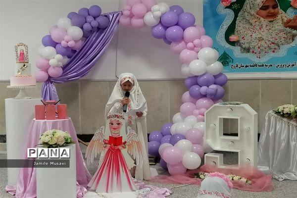 برگزاری مراسم معنوی جشن عبادت دانش‌آموزان دختر شهر فاروج در حوزه علمیه فاطمیه
