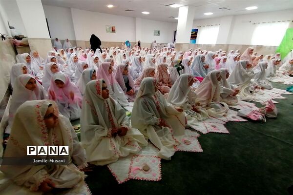 برگزاری مراسم معنوی جشن عبادت دانش‌آموزان دختر شهر فاروج در حوزه علمیه فاطمیه